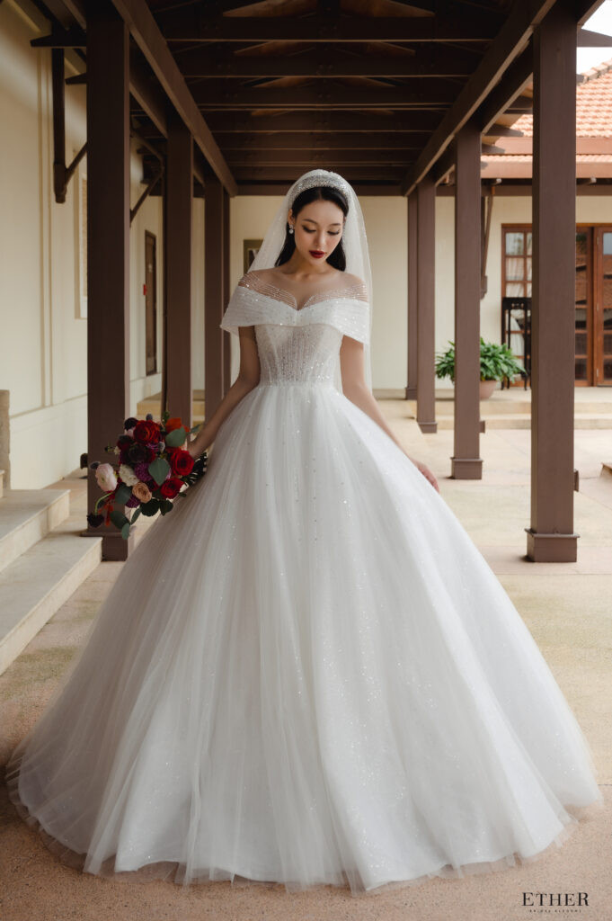 Minimalist, elegant and unique wedding dresses