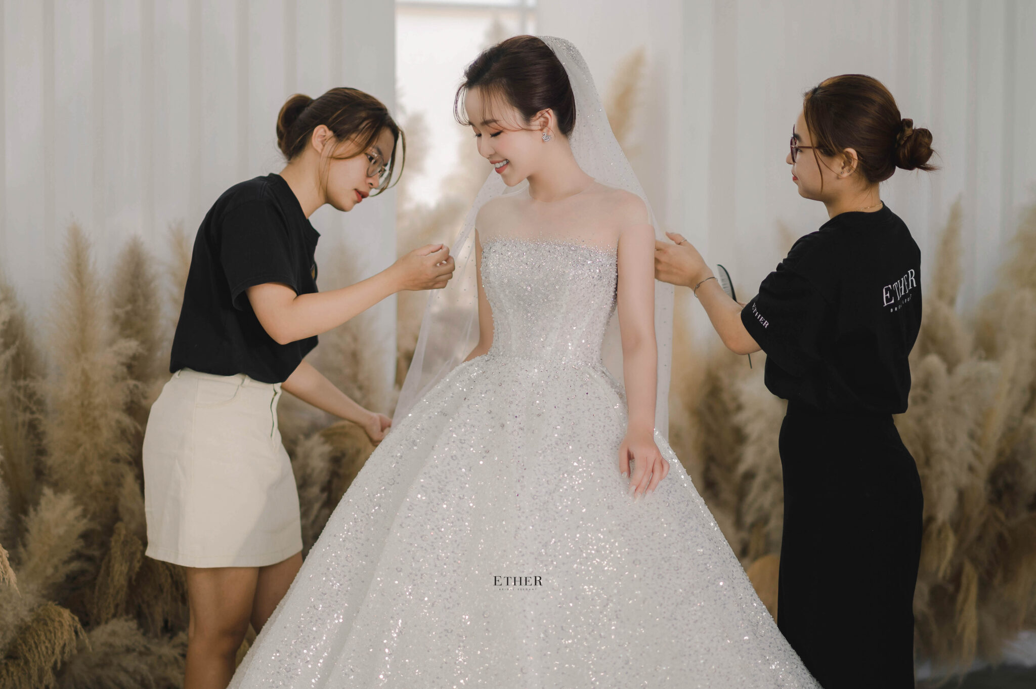 Nếu chiếc váy cưới có những điểm chưa vừa ý
Ether Bridal sẽ chỉnh sửa sao cho phù hợp nhất với nàng
