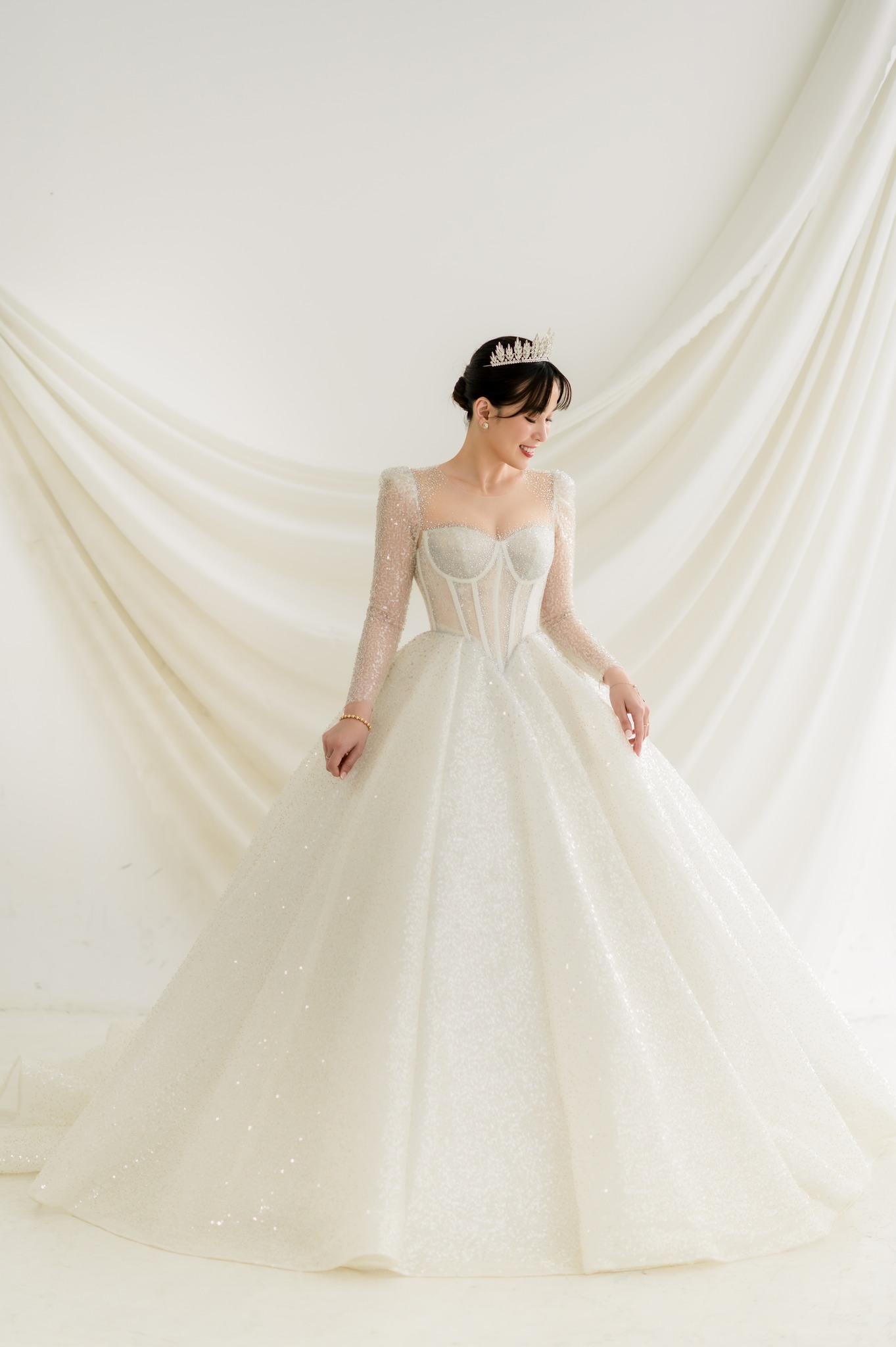 Maktumang Glamorous Princess Wedding Gown With Pearls, Beaded Lace, 3D  Floral Appliques, And East Princess Bridal Style From Xzy1984316, $235.18 |  DHgate.Com
