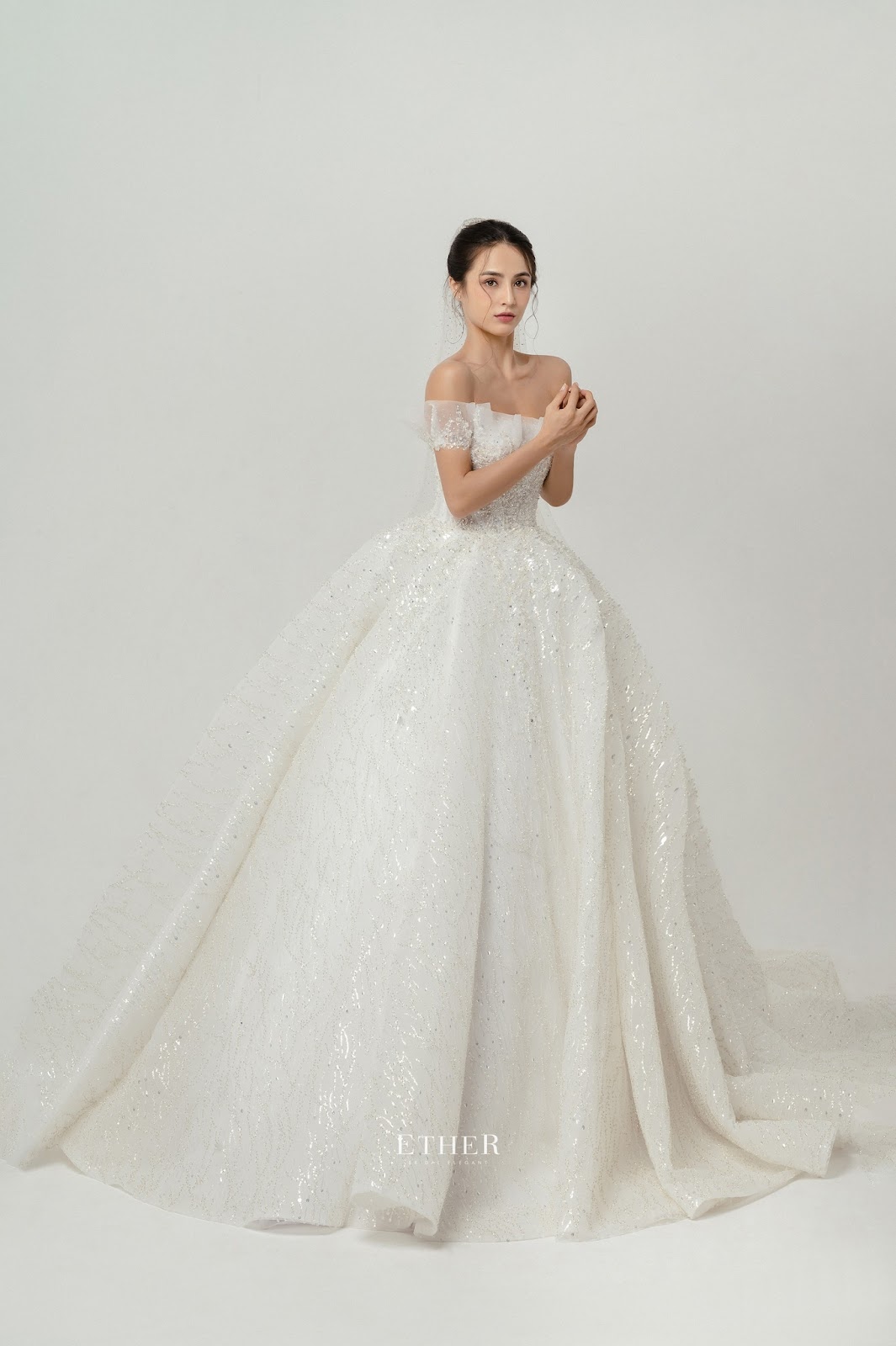 Ether Bridal - Showroom trưng bày hơn 200 mẫu váy cưới có sẵn