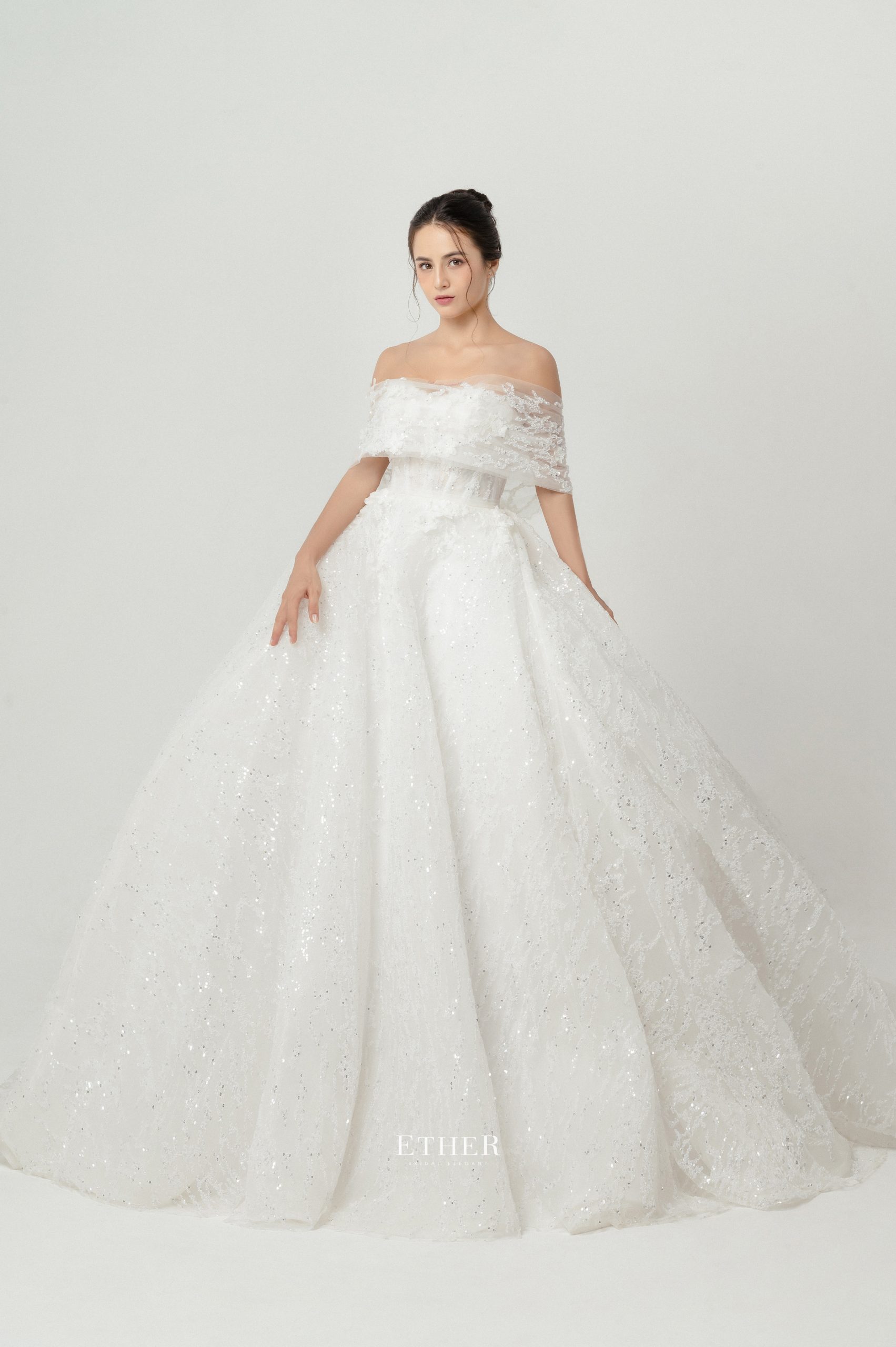 Mẫu váy cưới công chúa được sử dụng với chất liệu mỏng nhẹ, đem lại cảm giác tự nhiên, thoải mái cho cô dâu
