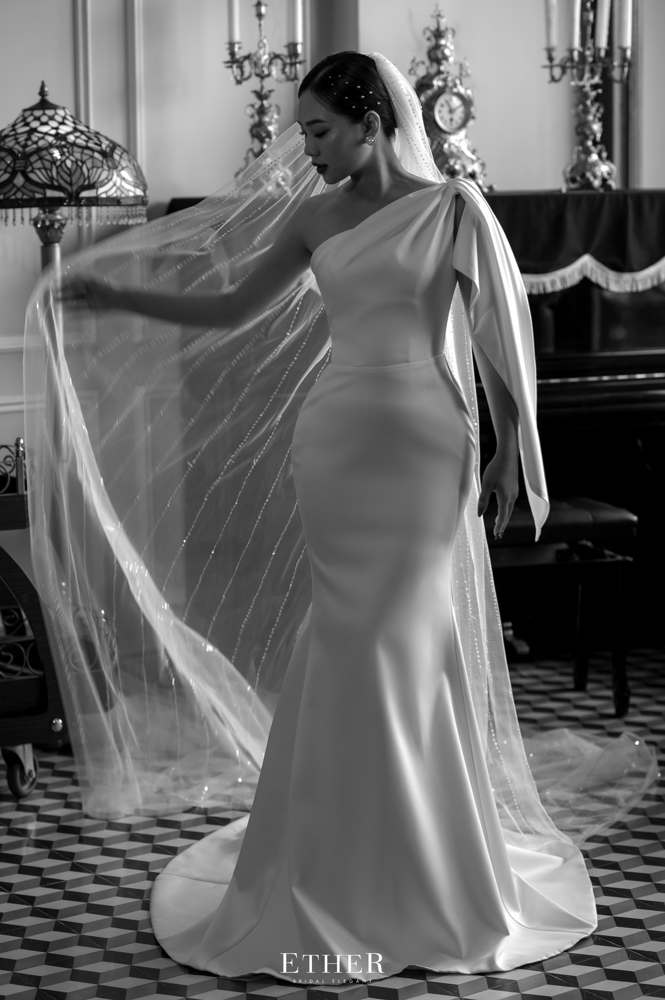Vợ Duy Mạnh mặc váy cưới của nhà thiết kế Phương Linh - VnExpress Giải trí