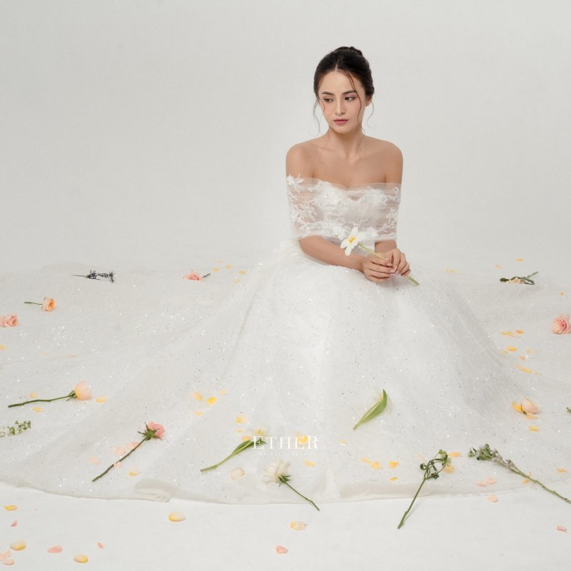 Bridal Collection “SCABIOSA Dresses: Harmonizing with Dreamy Souls”
